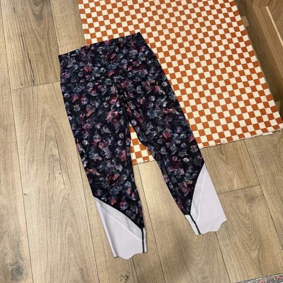 Wunder Under Scalloped Hem High-Rise Crop 23" Luxtreme Roll Down Large 10 - Picture 1 of 4